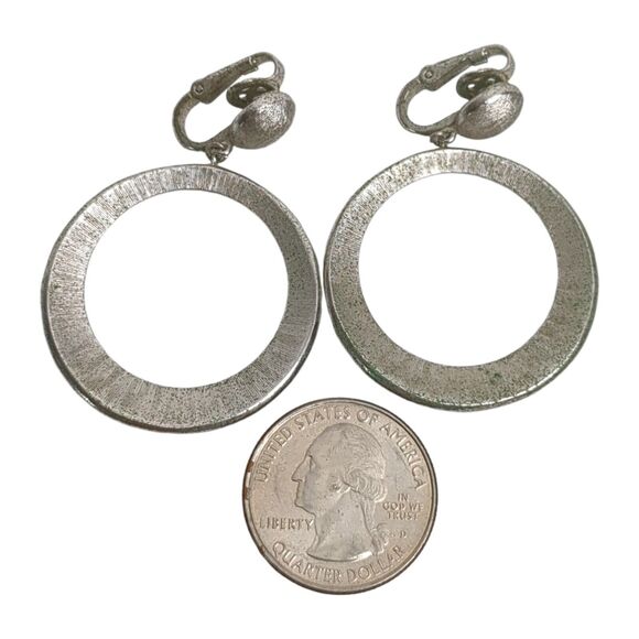 Vintage CROWN TRIFARI Clip On Earrings Silver Tone Hoop Door Knocker - Picture 3 of 5